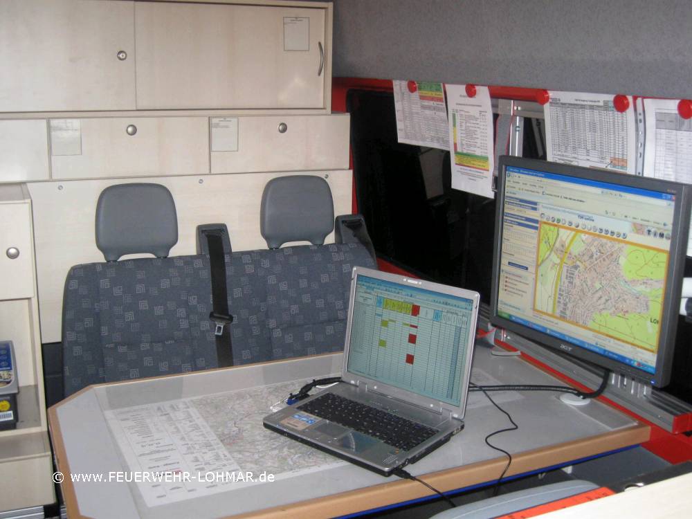 Neuer 19’’ TFT Monitor an einem variablen Arm Neuer 19’’ TFT Monitor an einem variablen Arm